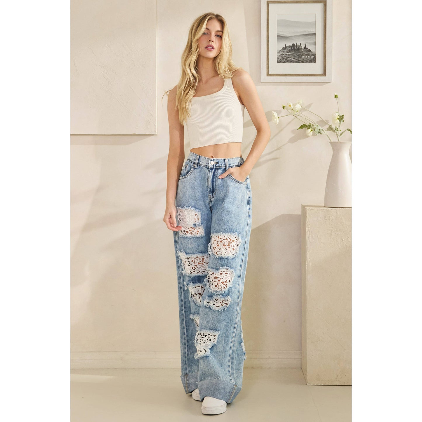 WASHED DISTRESSED LACE INSERT DENIM JEANS