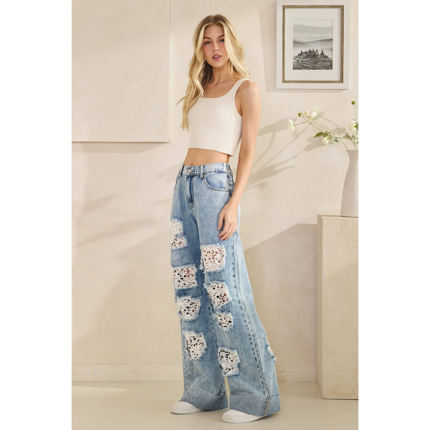 WASHED DISTRESSED LACE INSERT DENIM JEANS