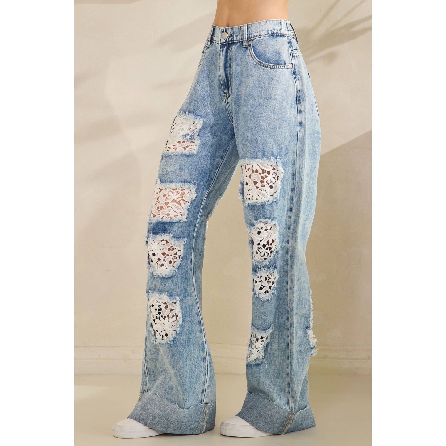 WASHED DISTRESSED LACE INSERT DENIM JEANS