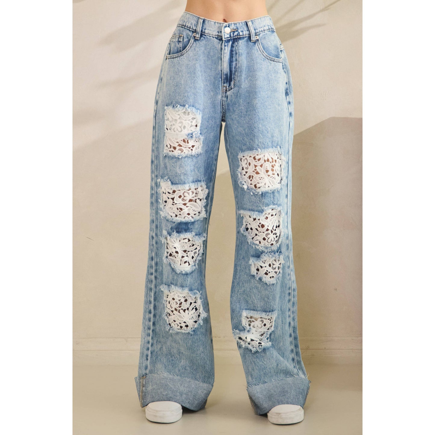 WASHED DISTRESSED LACE INSERT DENIM JEANS